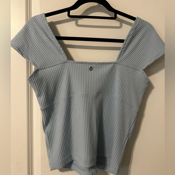 Guess off the shoulder shirt - Picture 2 of 2